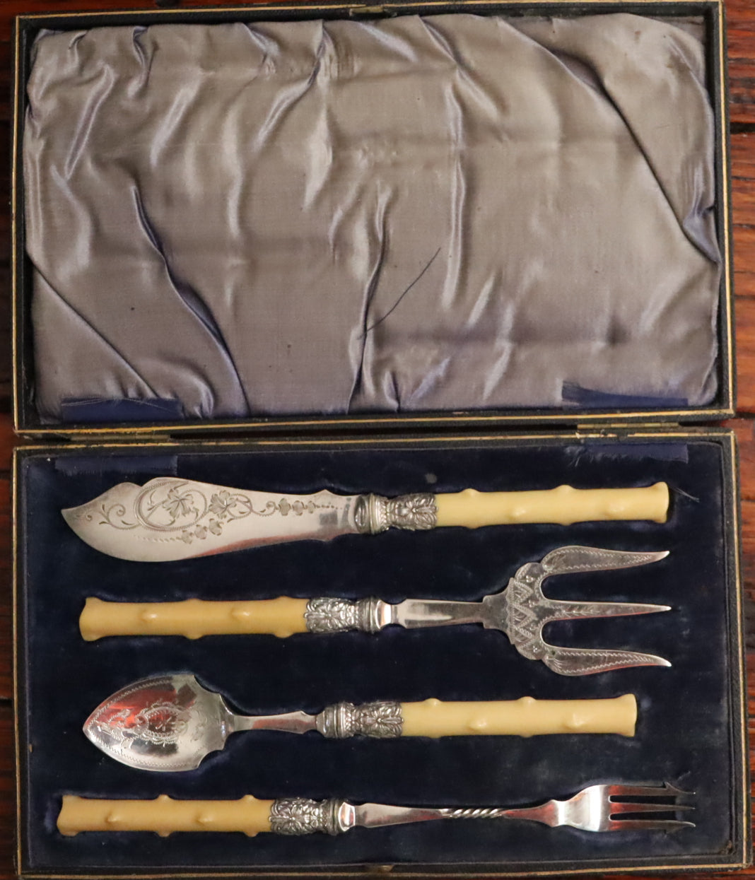 Vintage 4-Piece Silver Plated Cutlery Set – Ornate Handles & Bakelite Style Grips