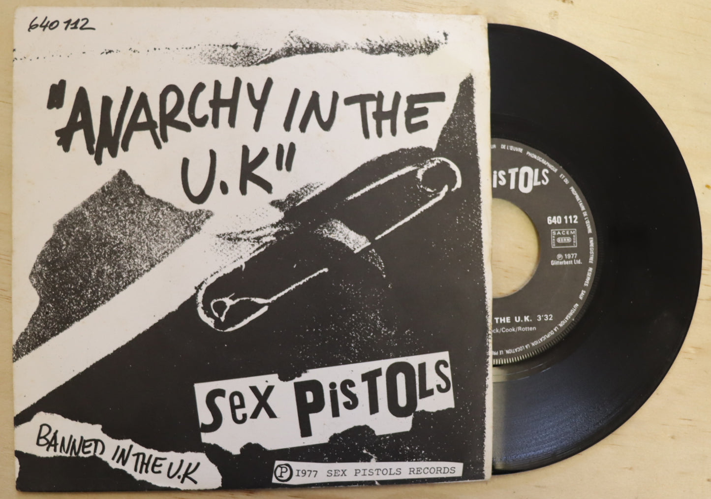 Sex Pistols – Anarchy in the U.K. 1977